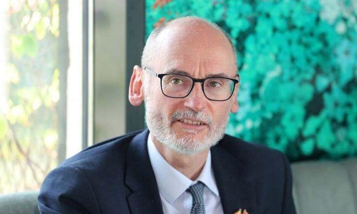 بعد انتهاء مهامه.. السفير البريطاني يبوح للعراقيين بسر