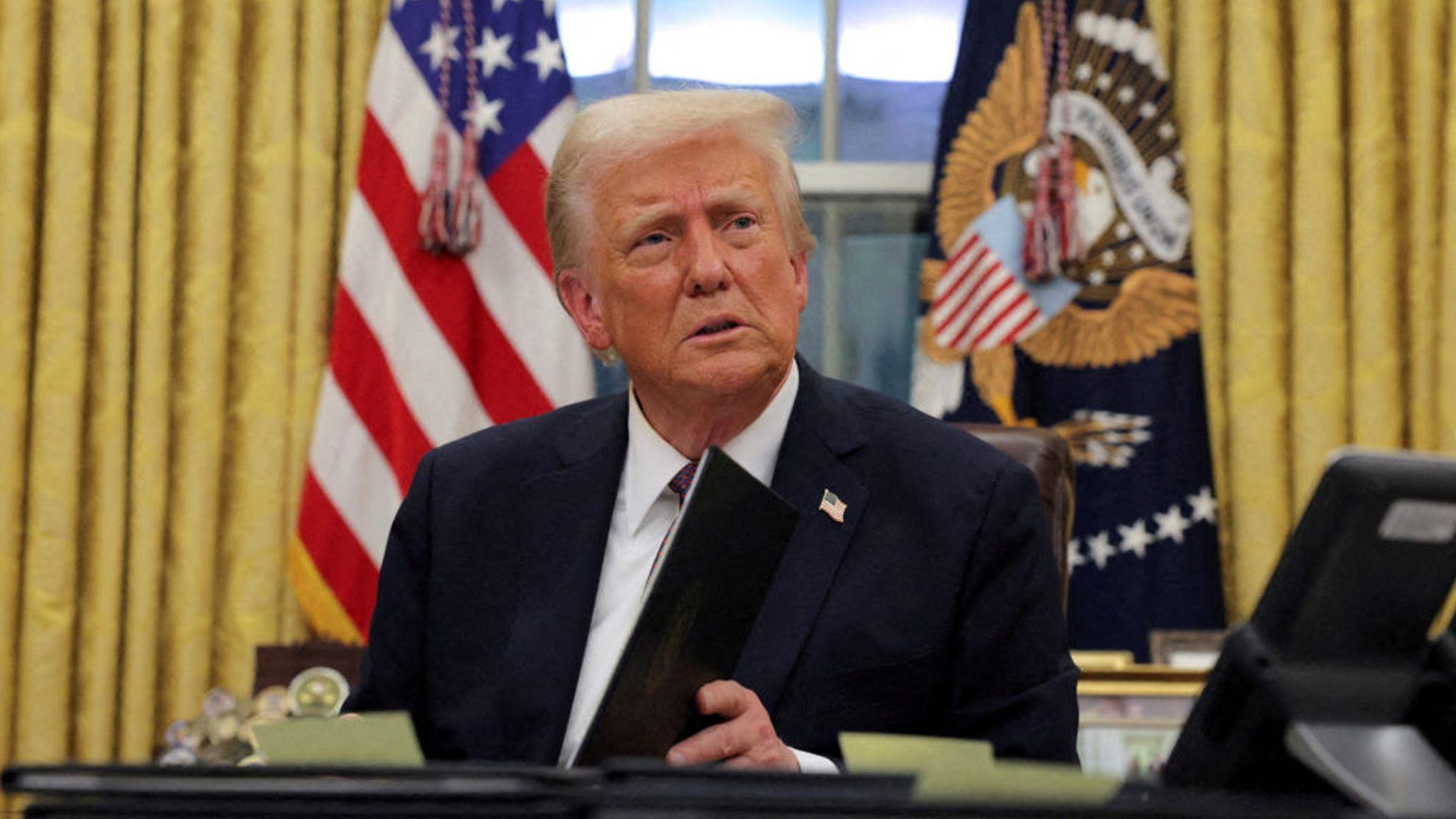 دۆناڵد ترەمپ باجی زیاتر بەسەر هاوردەكردنی ئۆتۆمبێل و دەرمان دەسەپێنێت