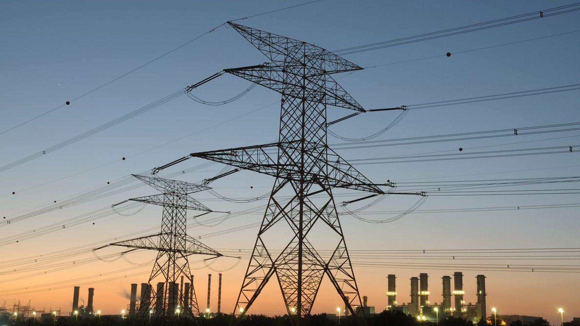 بەڕێوەبەری کۆنتڕۆڵ و گەیاندنی کارەبای سلێمانی بۆ کوردسات نیوز: رۆژانە نزیکەی 16 سەعات کارەبای نیشتیمانی بە هاووڵاتیان دەدرێت