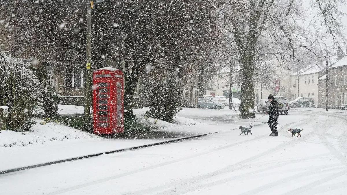 'بەفربارین و سەرما بەریتانیا ئیفلیج دەکات'