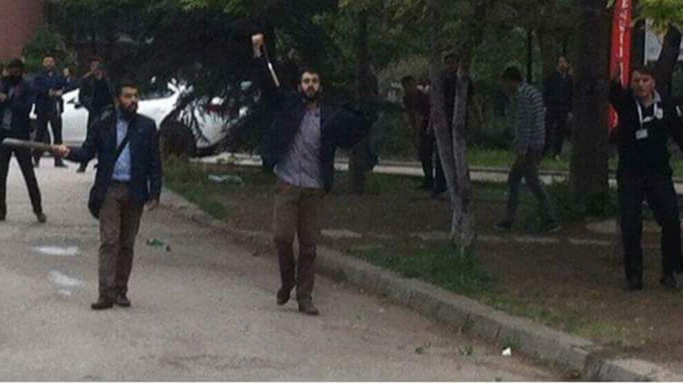 ٣٠ تورک ھێرش دەکەن سەر سێ گەنجی کورد