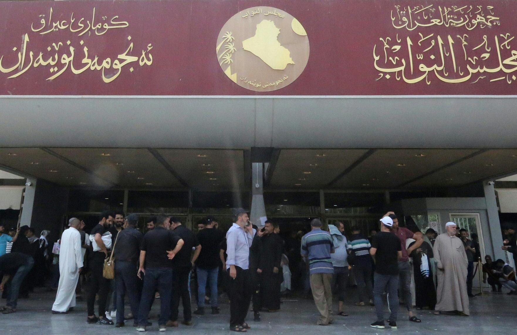 خۆپیشاندانی لایەنگرانی رەوتی سەدر لەبەردەم ئەنجوومەنی نوێنەران بەردەوامە