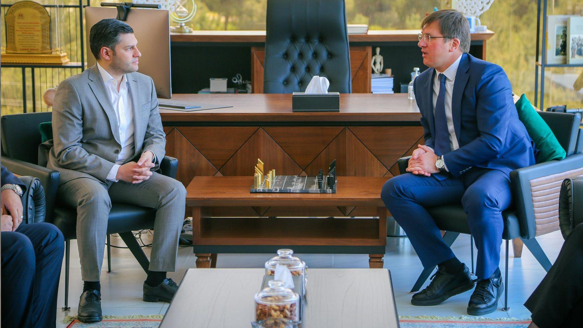 دێرین لەتیف: لەگەڵ کونسوڵی گشتیی روسیا لە هەرێم باسمان لە پەیوەندی کلتوری و پەرەپێدانی چالاکی فەرهەنگی کرد