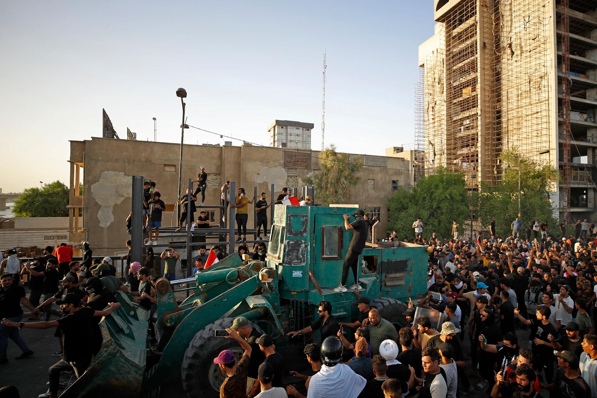 خۆپیشاندانی تشرینییەکان لە بەغداد دەستیپێکردەوە