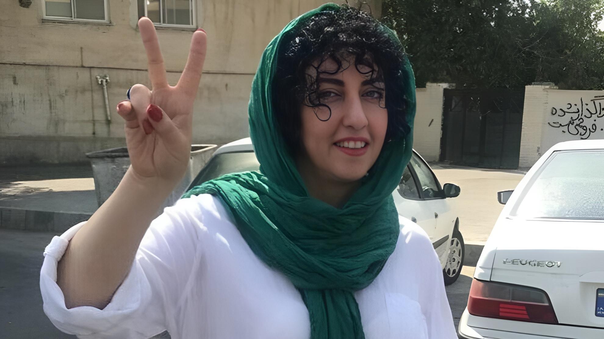 نێرگز محەمەدی براوەی خەڵاتی نۆبڵ لە زیندان کۆتایی بە مانگرتنەکەی ھێنا