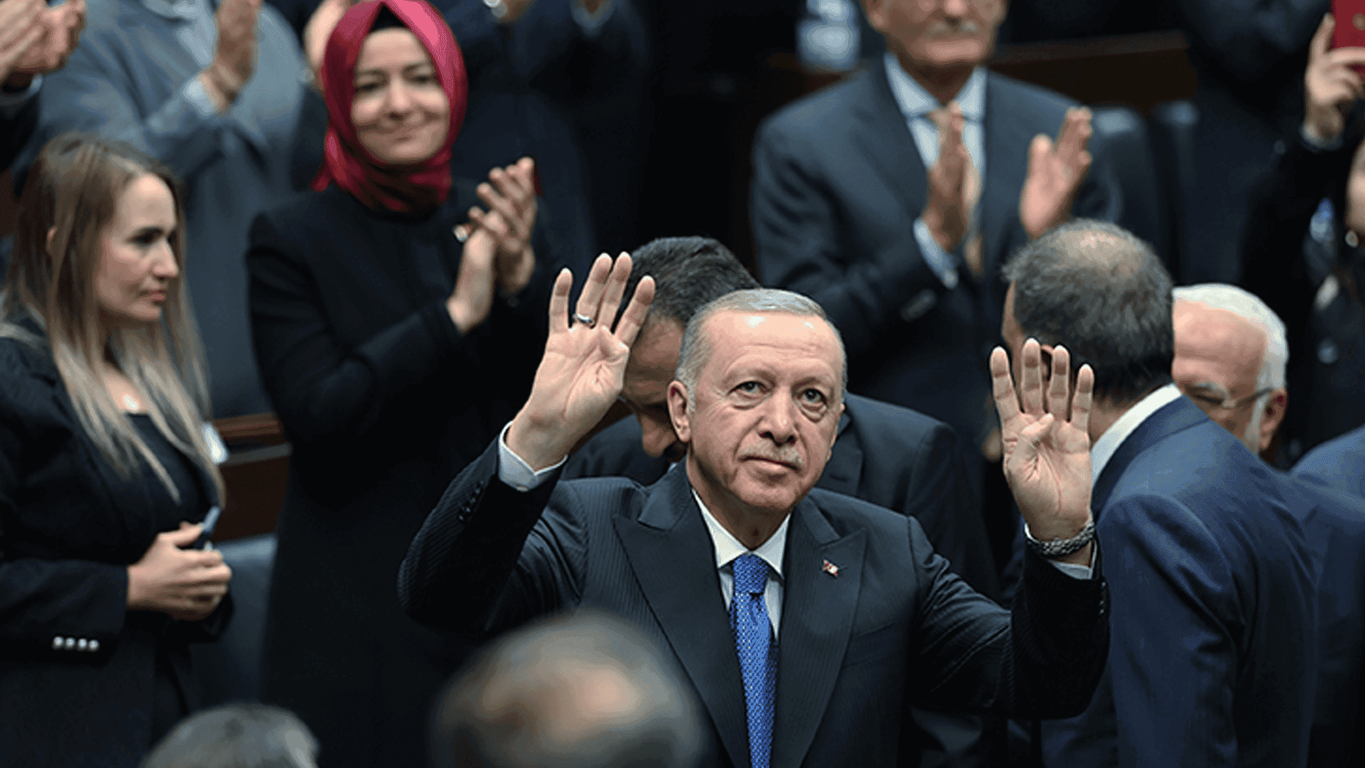 بۆیەکەمجار کوردەکان لە پەرلەمانی تورکیا بۆ ئەردۆغان هەڵدەستنە سەرپێ