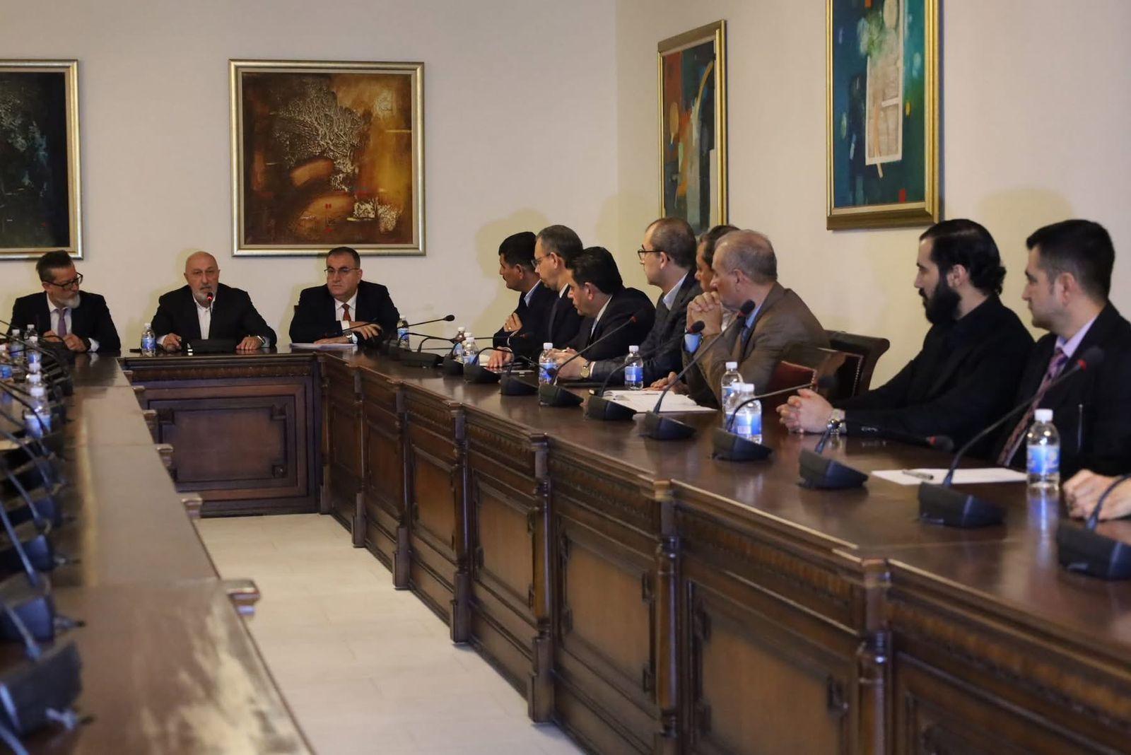 نزار ئاميدي يجتمع مع الفريق الحكومي للاتحاد الوطني الكوردستاني في بغداد