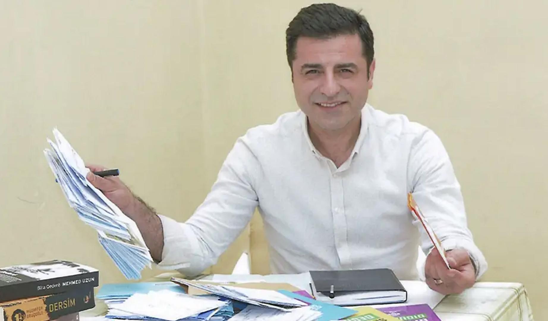 سەڵاحەدین دەمیرتاش ھیوای ساڵێکی بێ ئاکەپە دەخوازێت