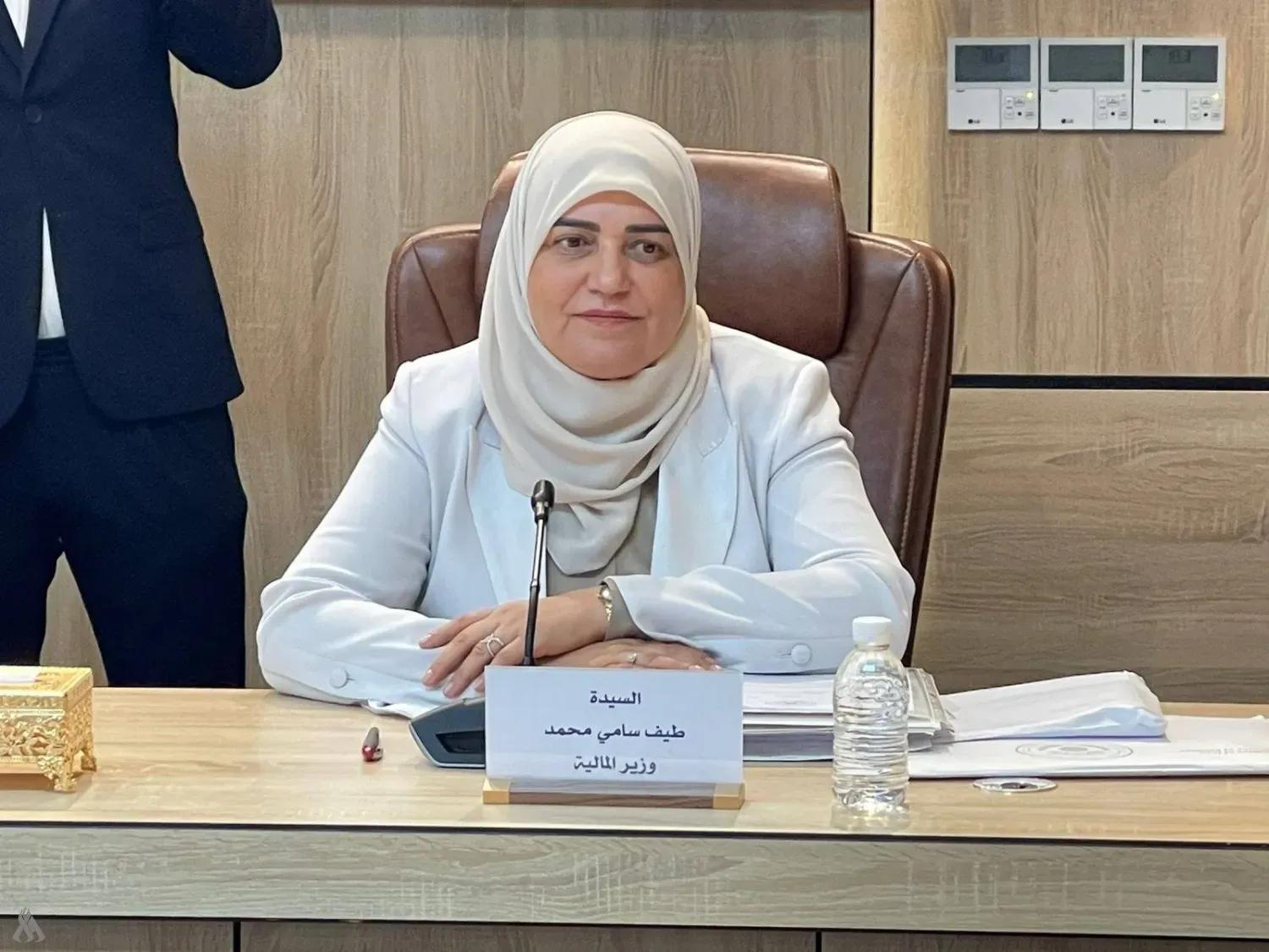 وزيرة المالية توجه باستمرار العمل في دائرة المحاسبة والمصارف لإنجاز صرف الرواتب