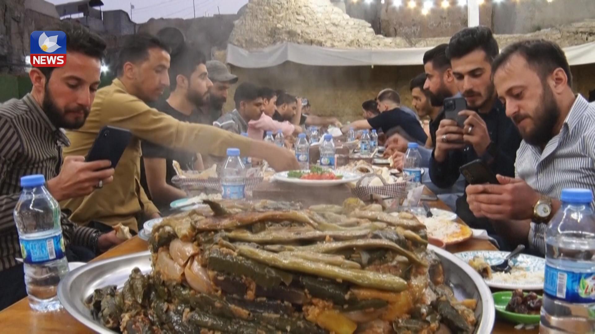 پێکەوەژیانی موسڵمان و مەسیحییەکان لە ئێوارەخوانێکی رەمەزاندا لە موسڵ