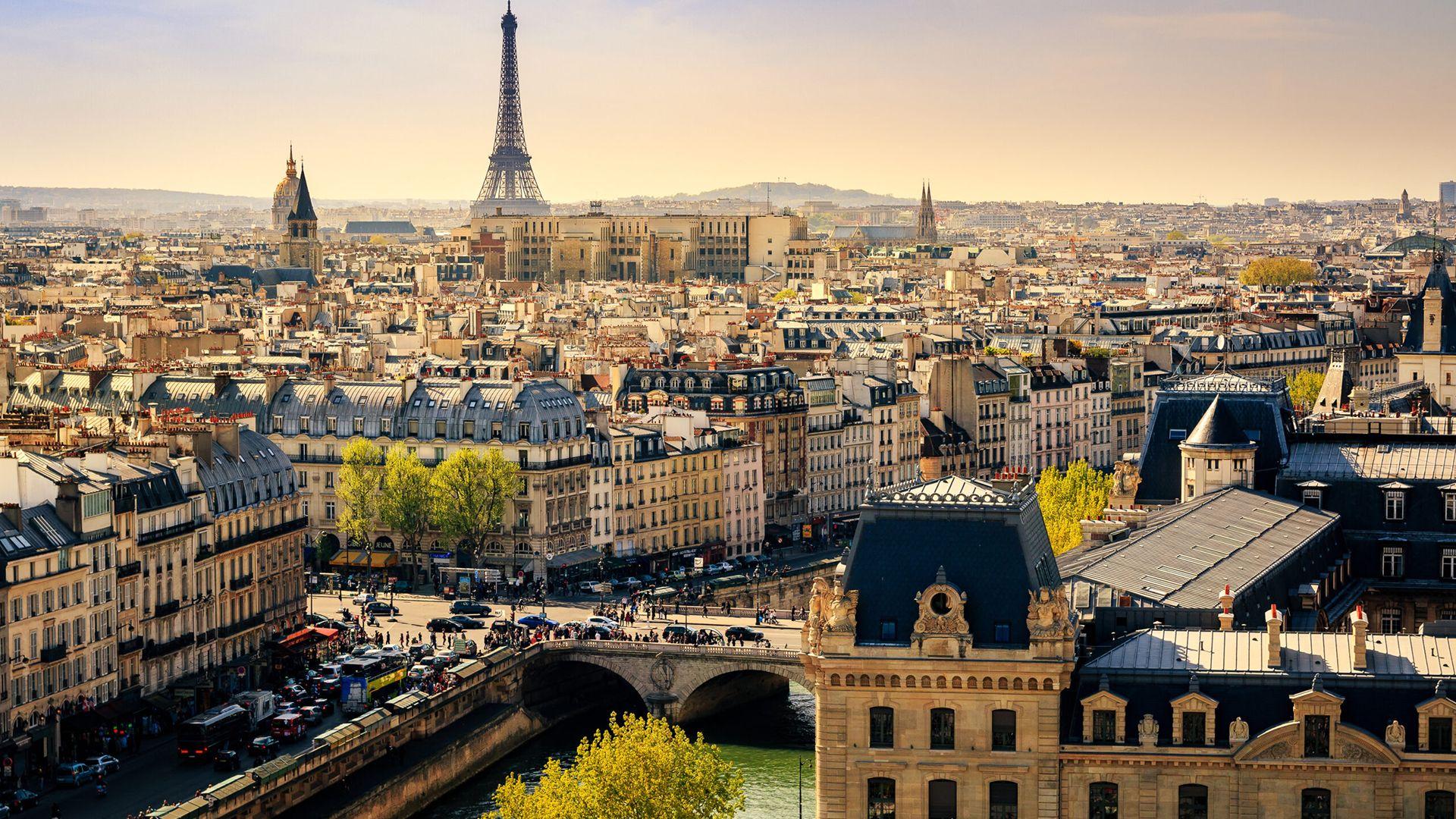 پاریس دەیەوێت 500 شەقامی شارەکەی بکات بە پیادەڕەو