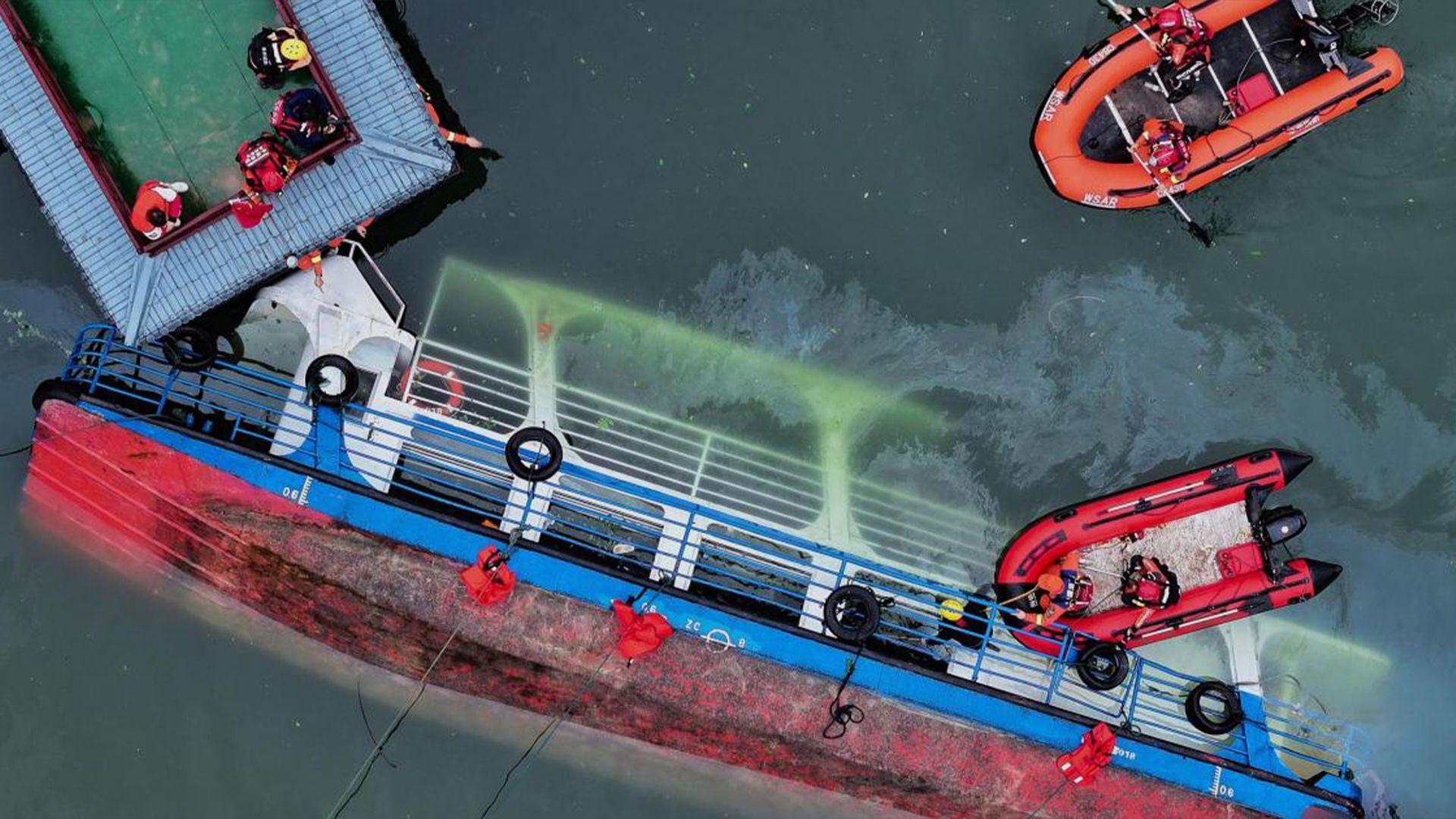 ڤیدیۆ.. بەهۆی نوقومبوونی دوو بەلەمی گەشتیارییەوە لە چین نۆ كەس گیانیان لەدەستدا