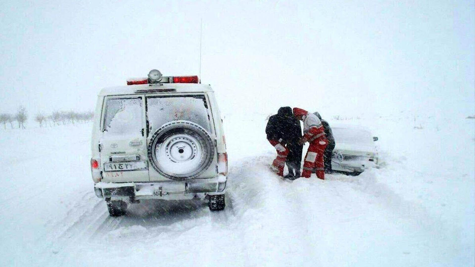 بەهۆی سەرما و بەفربارین لە 28 پارێزگای ئێران و رۆژهەڵاتی كوردستان پشوو راگەیەنرا