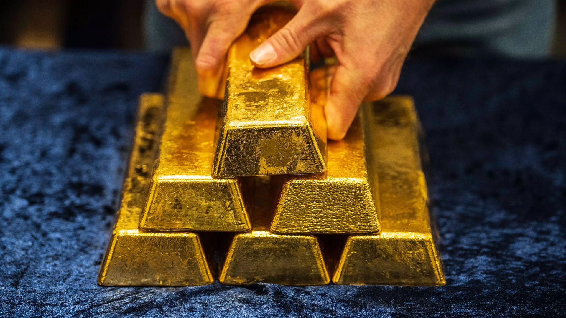 نرخی ئۆنسەیەک زێڕ لە دەرگای سێ هەزار و 400 دۆلار دەدات