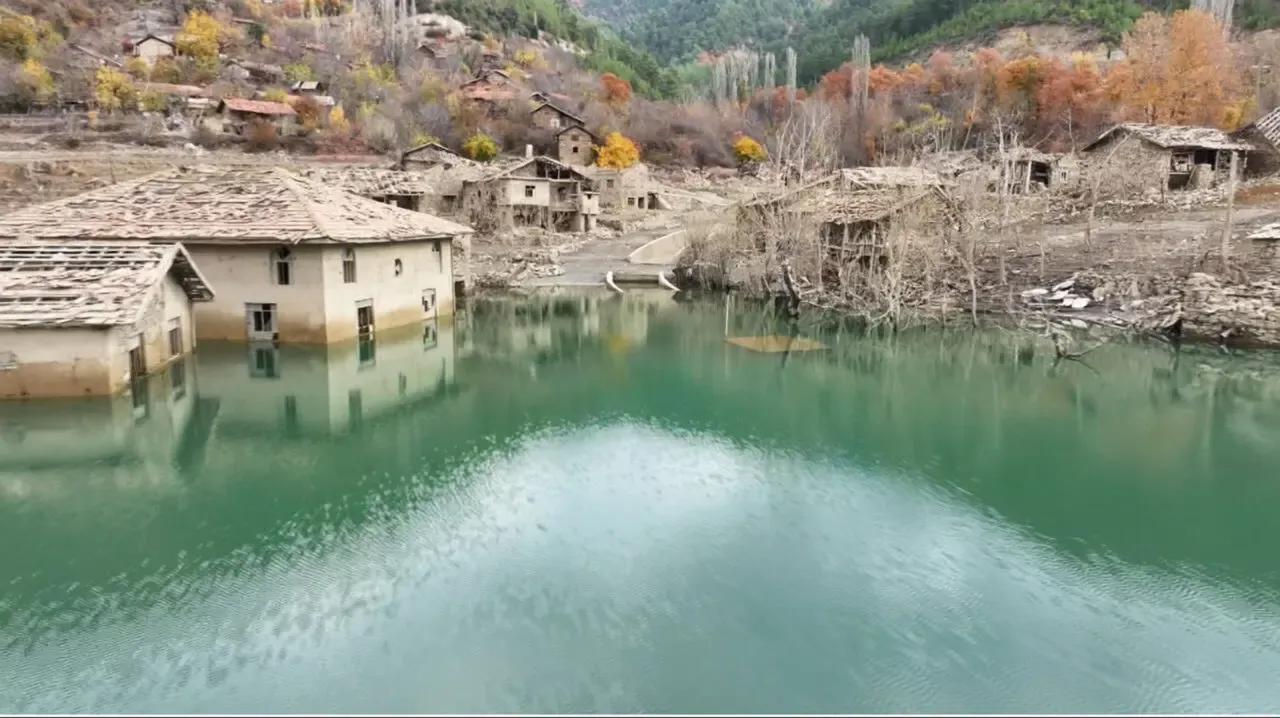 قرية تركية اختفت عام 2012 وتعود للظهور مجددًا
