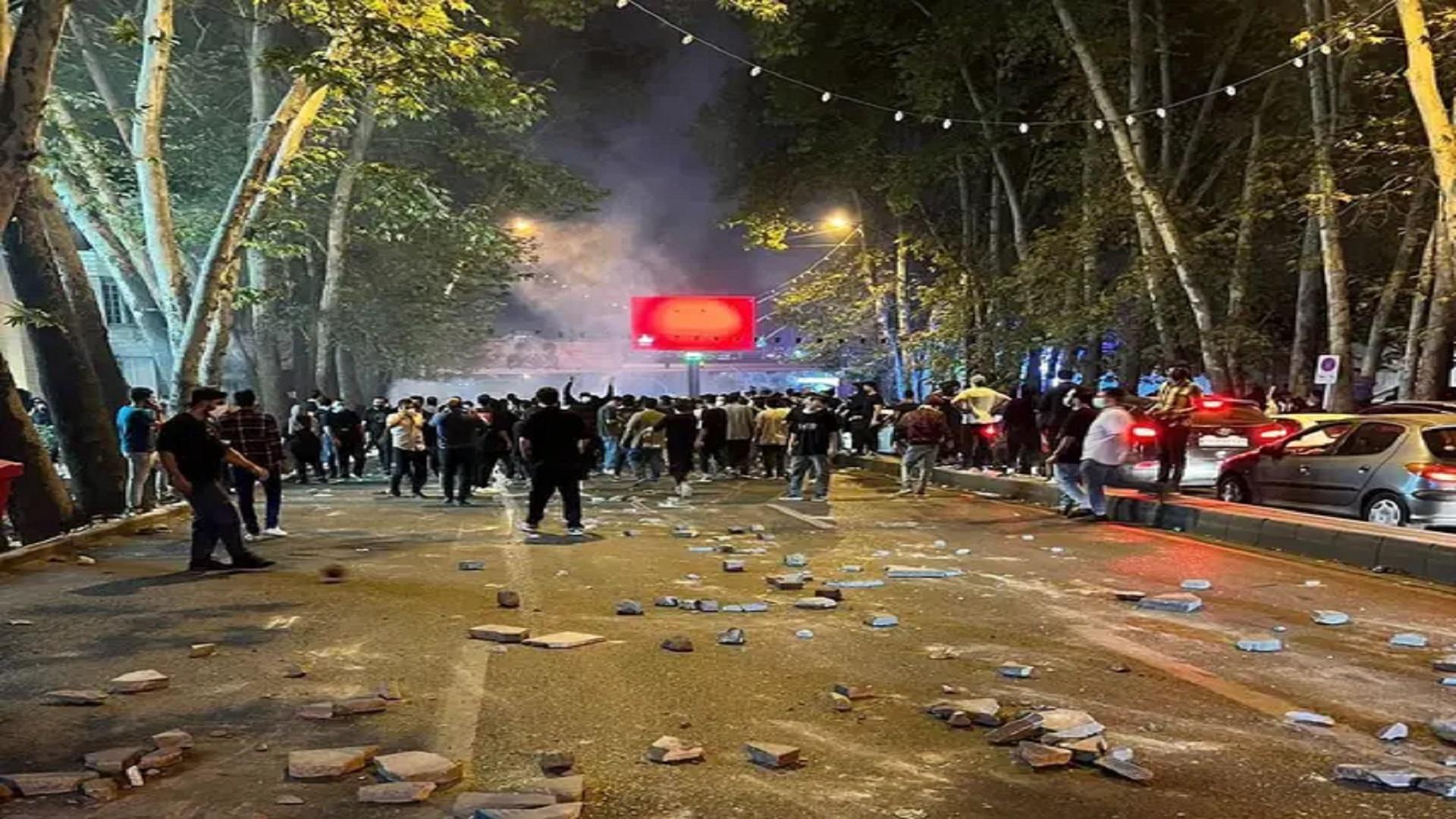 شەوی رابردوو لەچەند شارێکی رۆژھەڵاتی کوردستان و ئێران خۆپیشاندان بەڕێوەچوو 