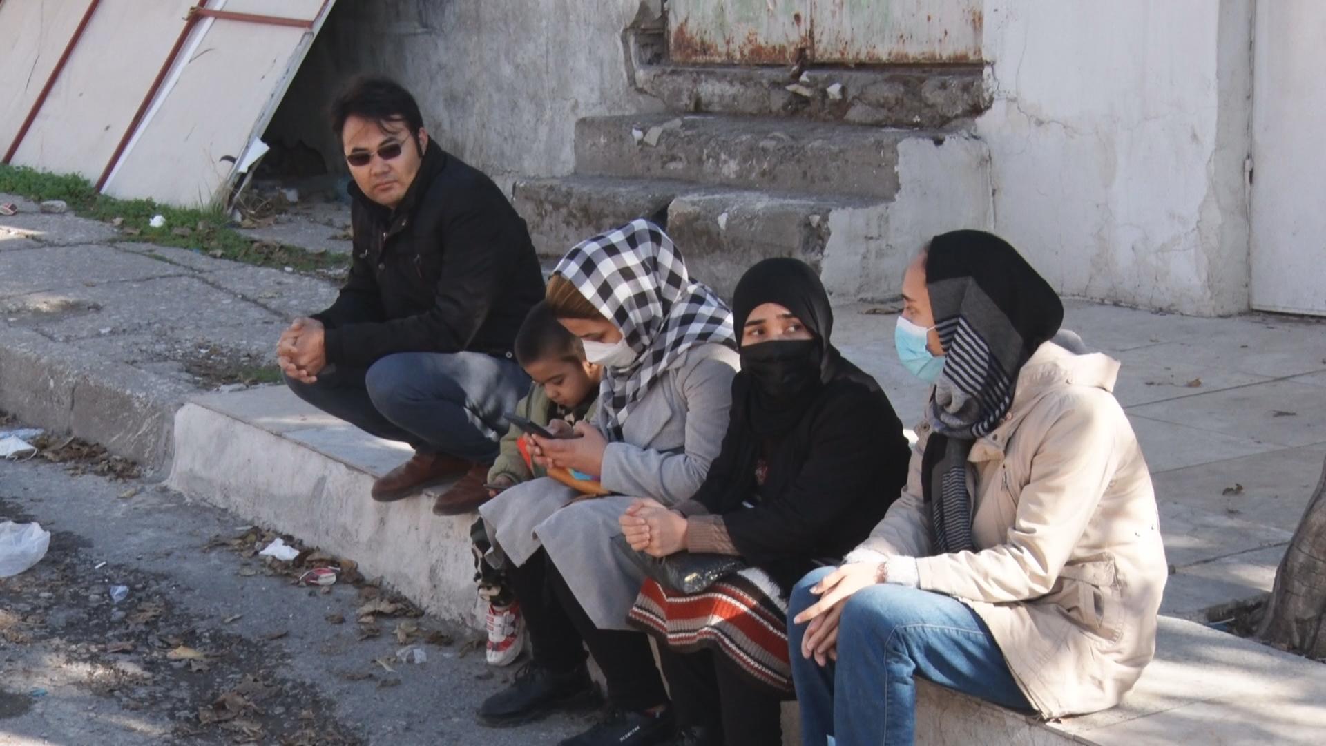 دوو خێزانی ئەفغانی لە لایەن قاچاخچییەکەوە فریوو دەدرێن