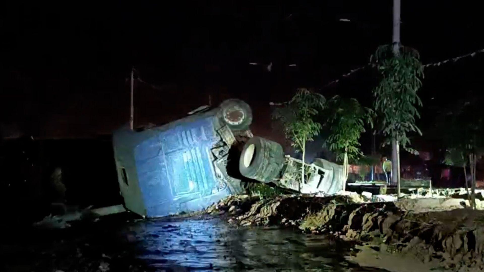 وەرگەڕانی تانکەرێکی سوتەمەنی قەزای دەربەندیخانی بێ کارەبا کرد