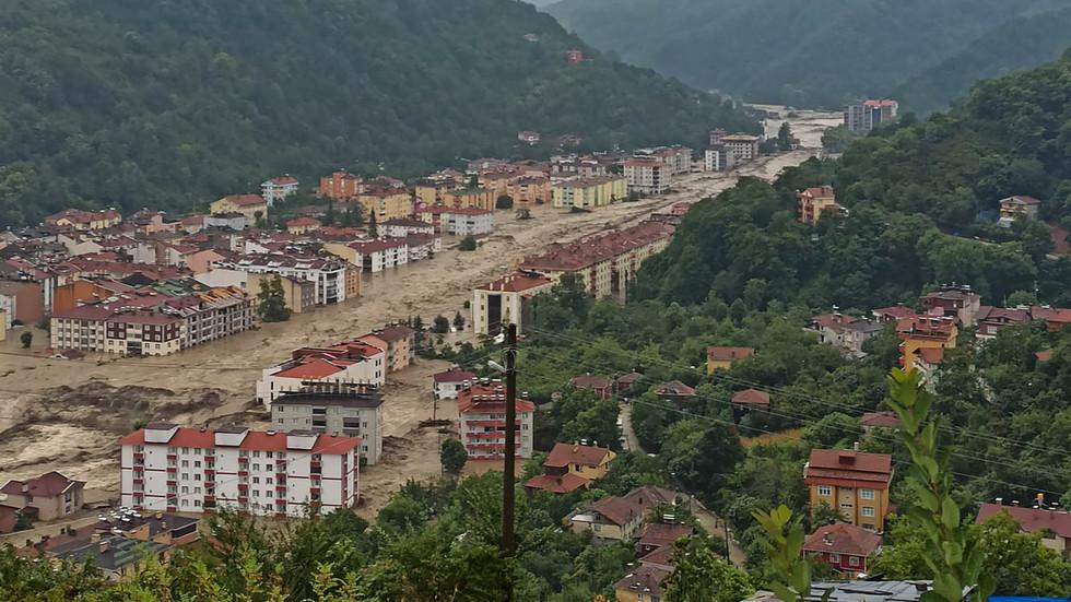 شەپۆلێکی بەھێزی لافاو  تورکیای دەگرێتەوە