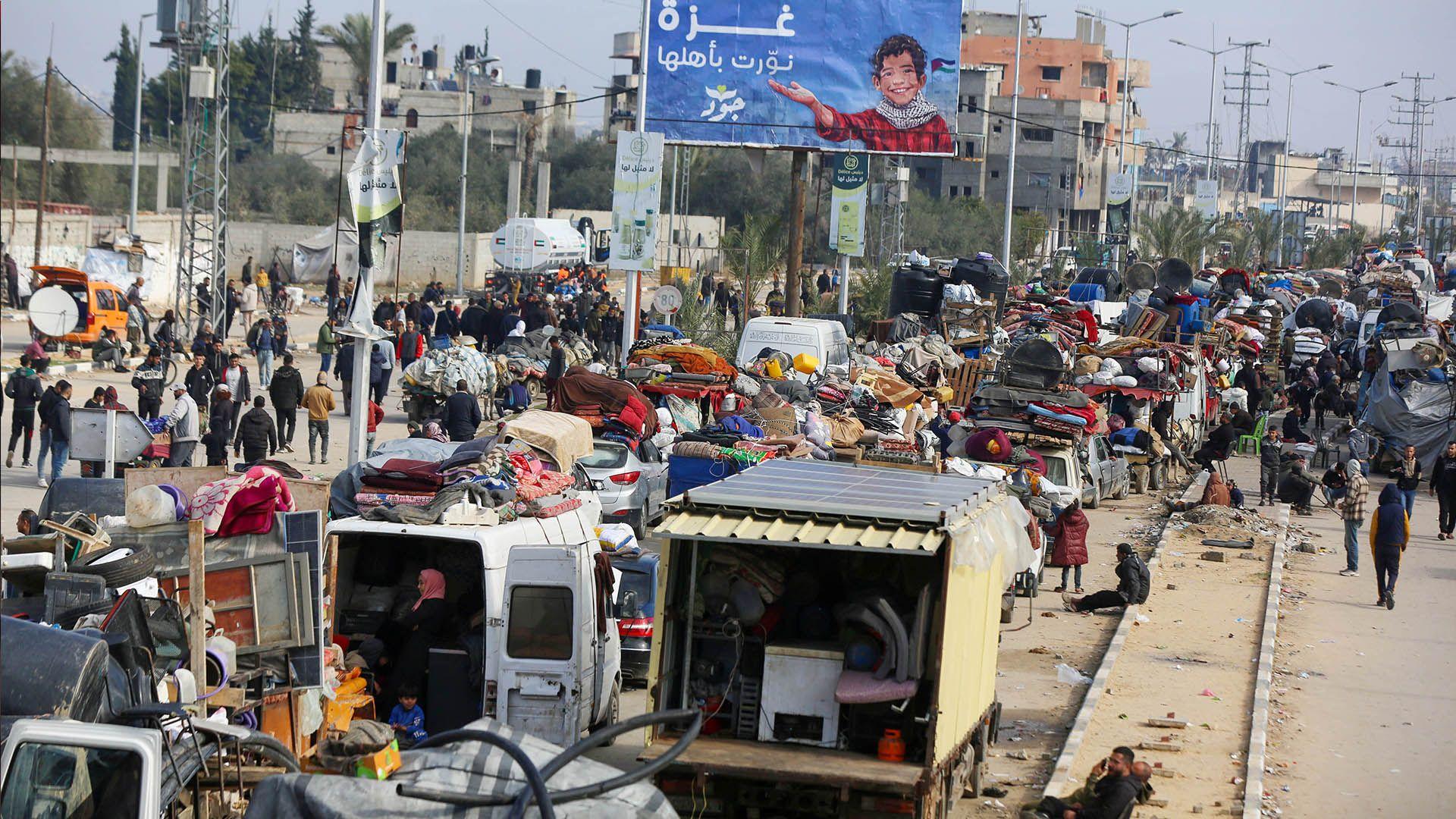 وێنە.. ئاوارەکانی فەلەستین دەستیان کرد بە گەڕانەوە بۆ باکووری غەززە