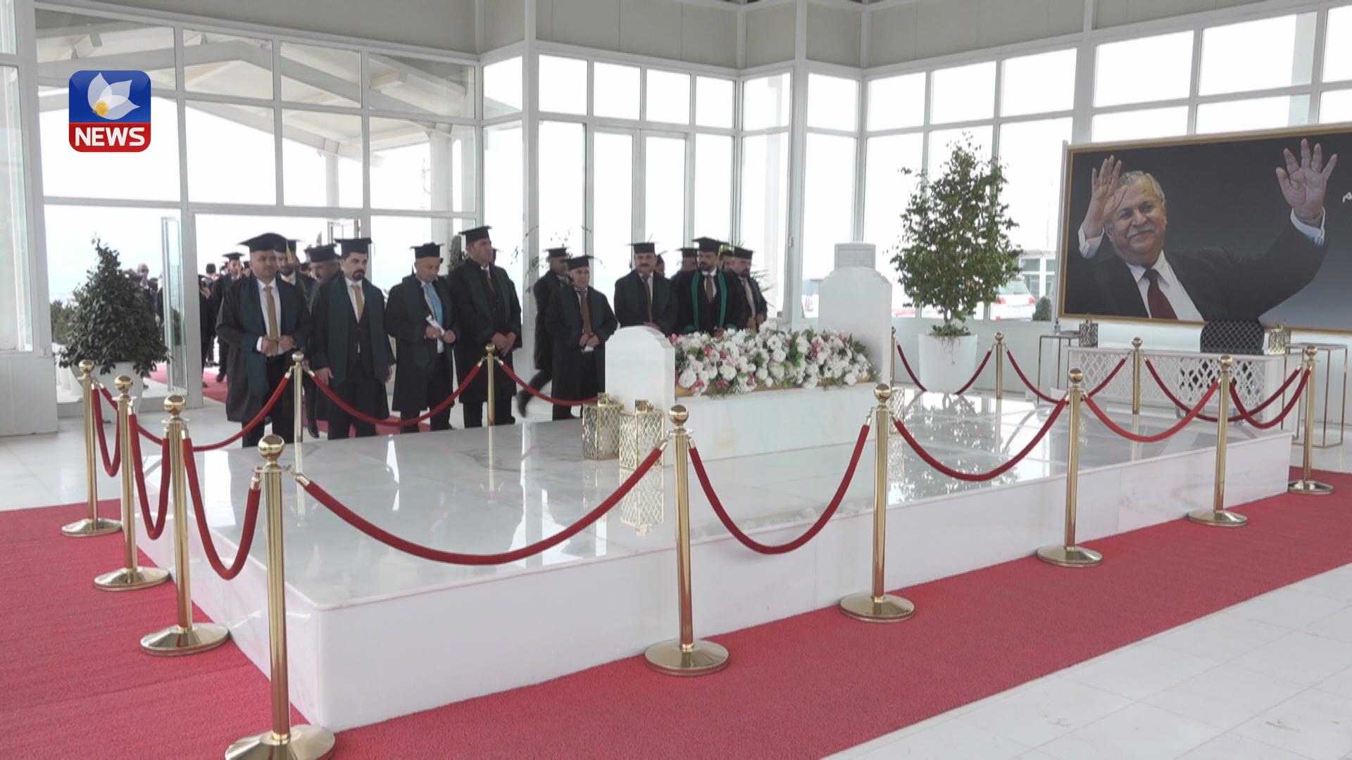 دەرچوانی کۆلێژی یاسا لە زانکۆی قەڵەم سەردانی مەزاری سەرۆک مام جەلالیان کرد