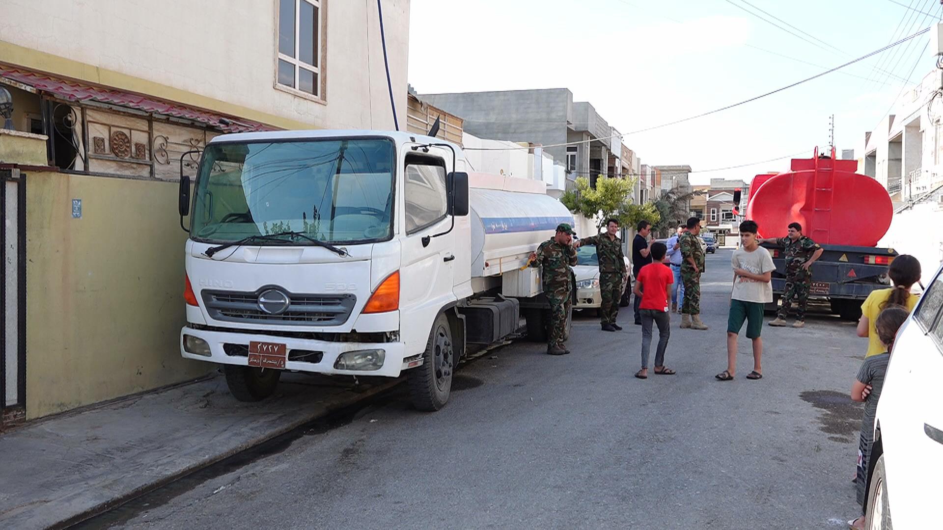 وەزارەتی پێشمەرگە بەتانكەر ئاو بۆ گەڕەكەكانی هەولێر دابین دەكات