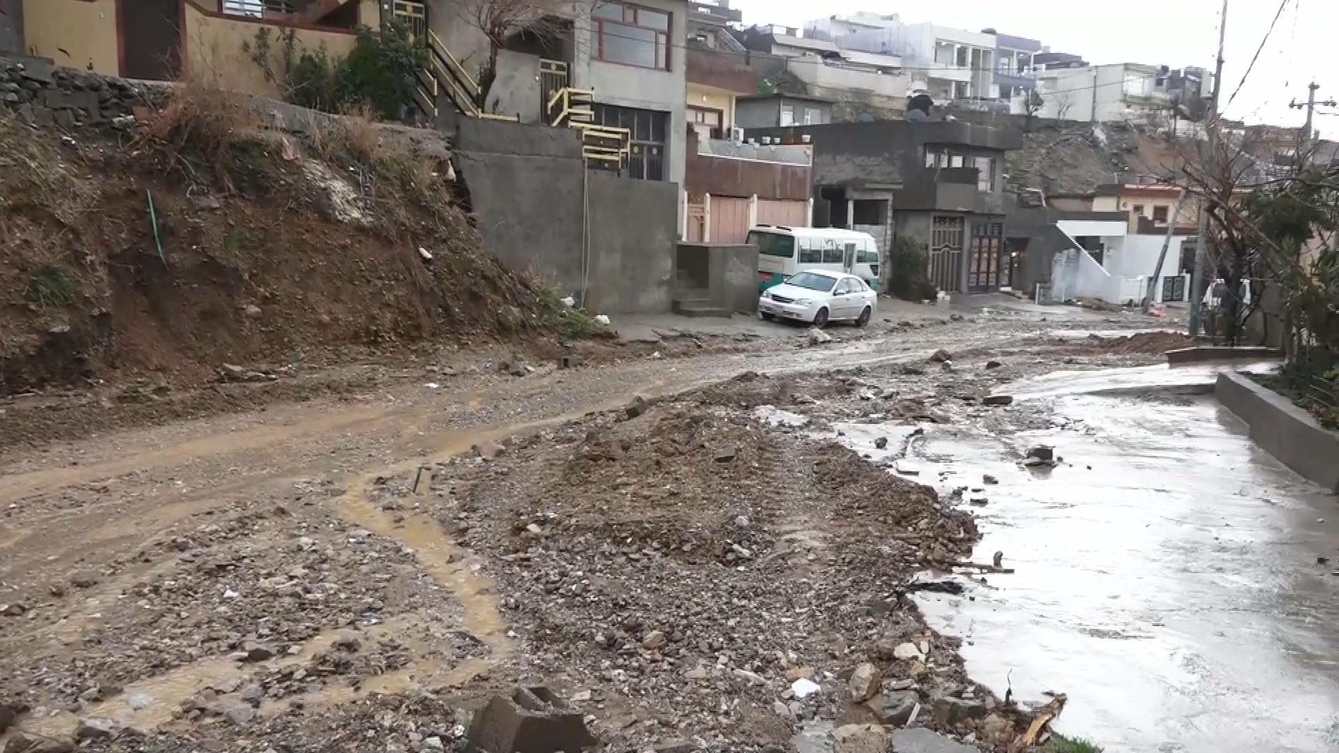 ئاو چووە ناو چەند ماڵێک لە گەڕەکی قڕگەی کۆنی سلێمانی