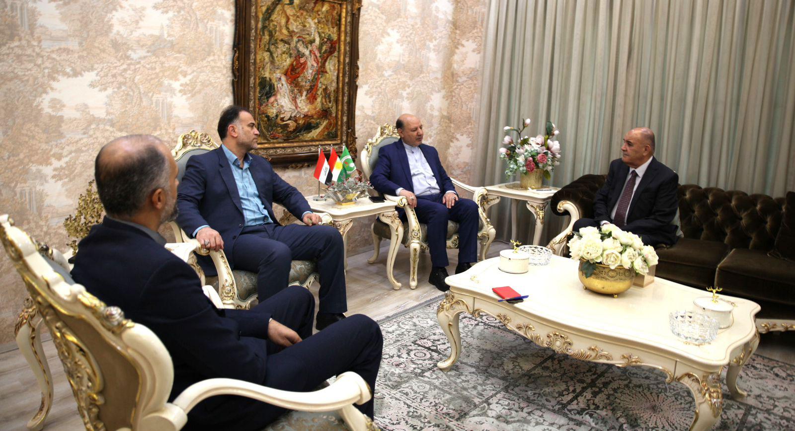 وەفدێکی کونسوڵخانەی ئێران لە ھەرێمی کوردستان سەردانی یەکێتی دەکات 