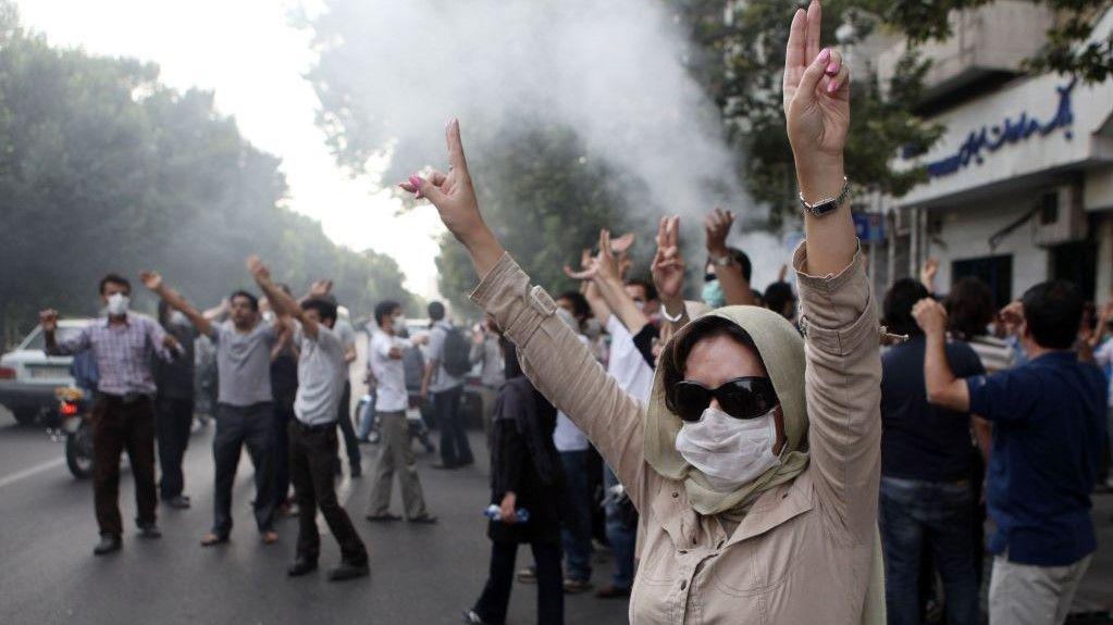 دژی گرانی و بەرزبوونەوەی نرخی کاڵا لە چەند شارێکی ئێران خۆپیشاندان کرا