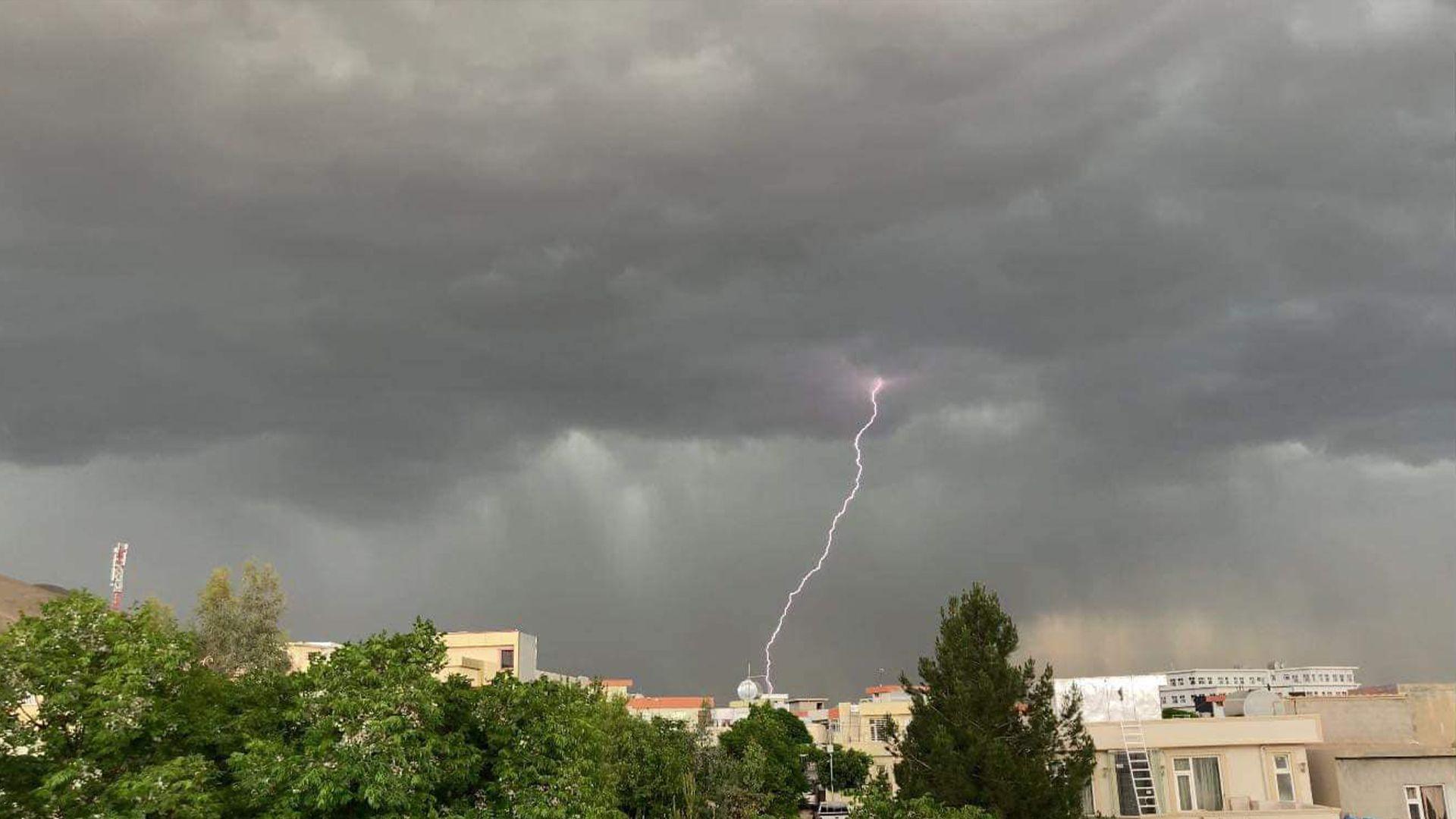 کەشناسی هۆشداریی دەدات؛ ژمارەیەکی زۆر هەورەبروسکە چەند ناوچەیەکی هەرێم دەگرێتەوە