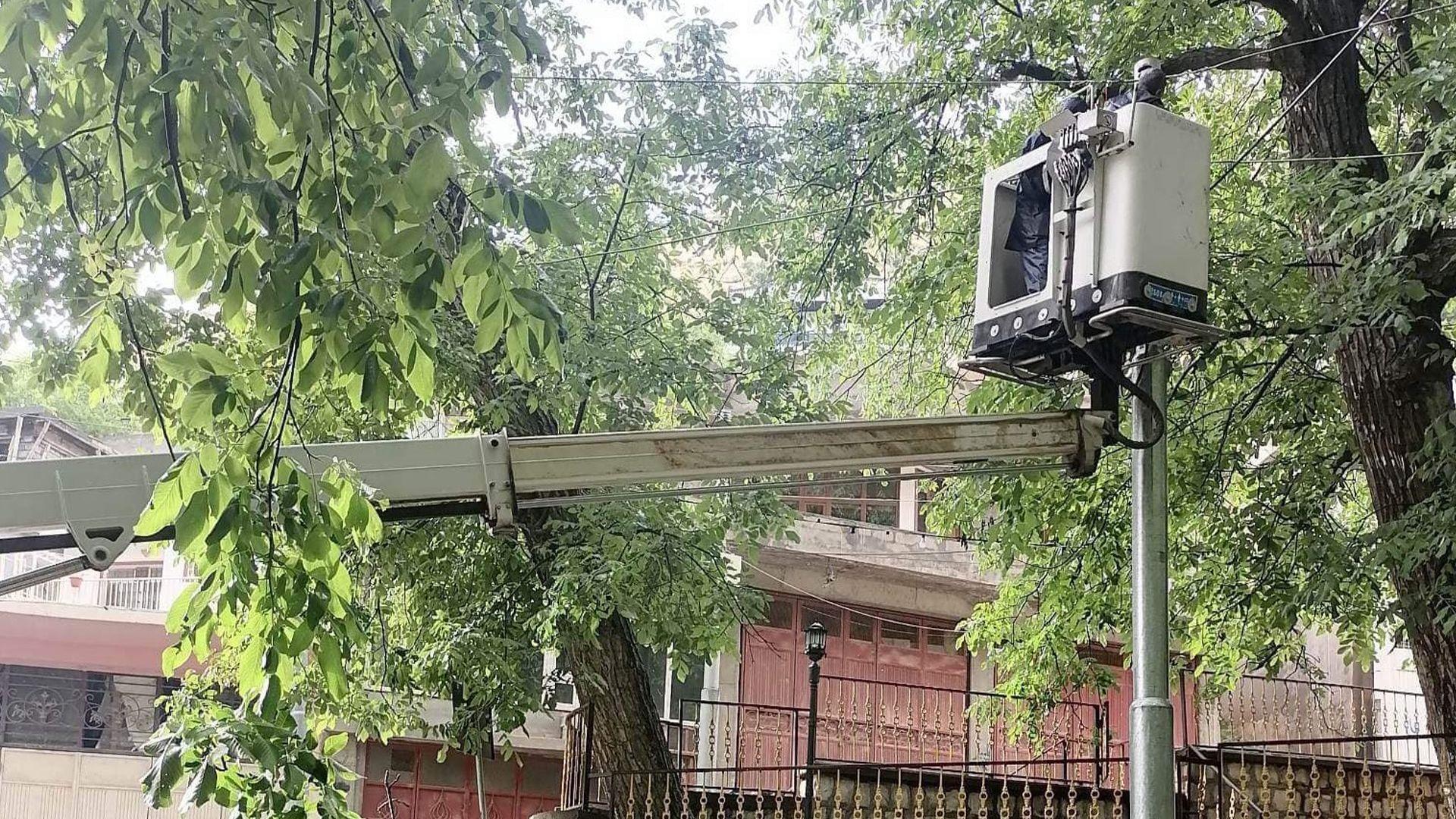 کارەبای سلێمانی: بەهۆی ئەو رەشەبا بەهێزەی سلێمانی گرتووەتەوە گرفت بۆ 25 فیدەری کارەبا دروست بووە