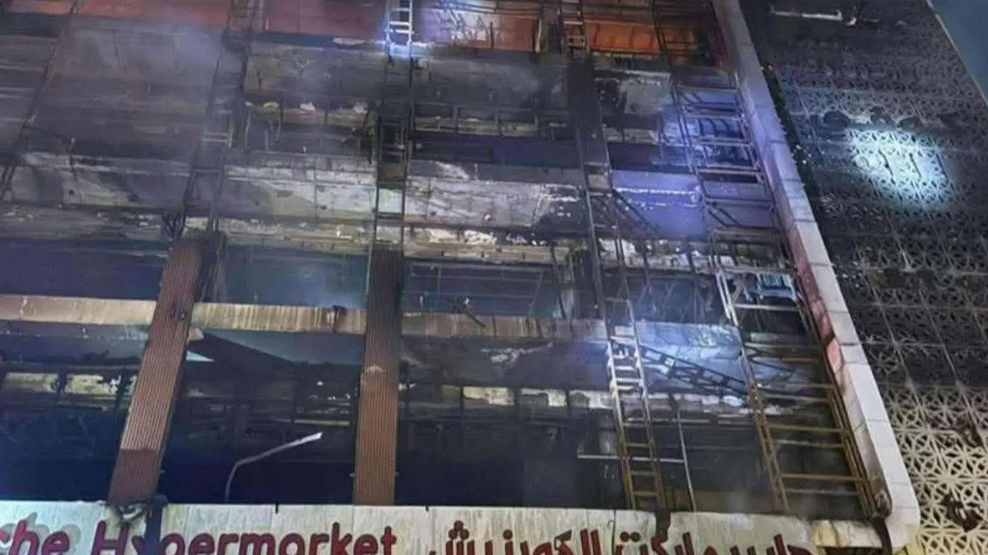 بەهۆی كەوتنەوەی ئاگر لە مۆڵێكی پارێزگای واست 50 كەس گیانیان لەدەستدا