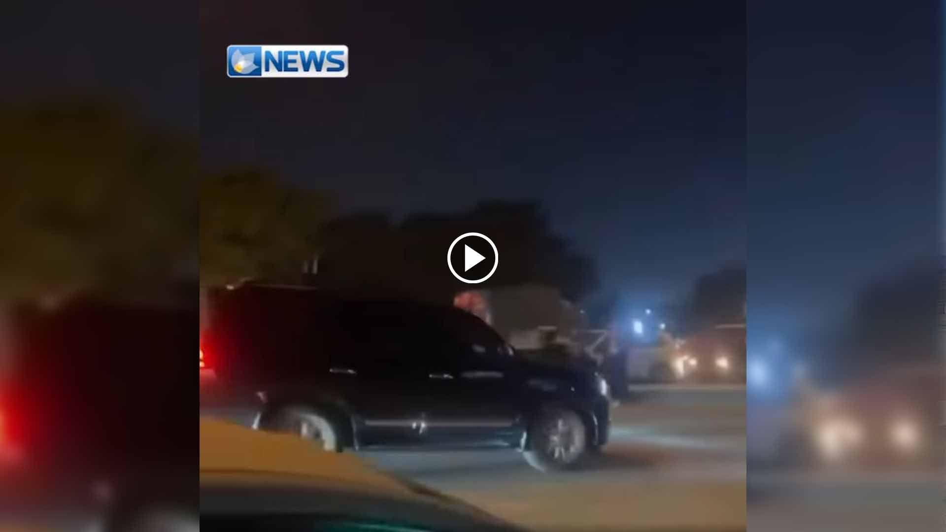 ڤیدیۆ.. لە بەغدا ئۆتۆمبێلێک بۆ پۆلیسی هاتوچۆ ناوەستێت و پۆلیسەکە لەگەڵ خۆیدا دەبات