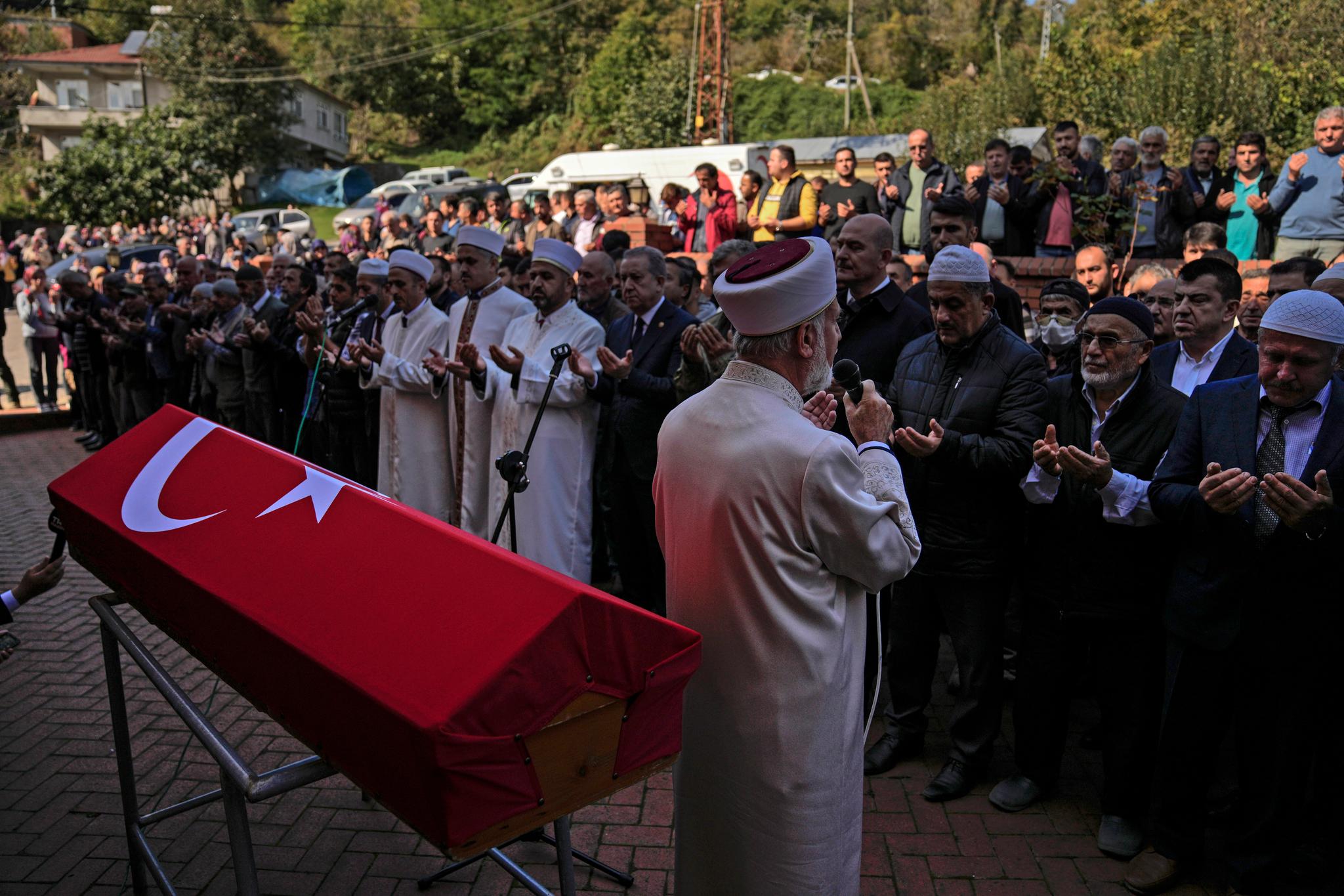 Turkey mine blast: death toll rises over 40, many left trapped