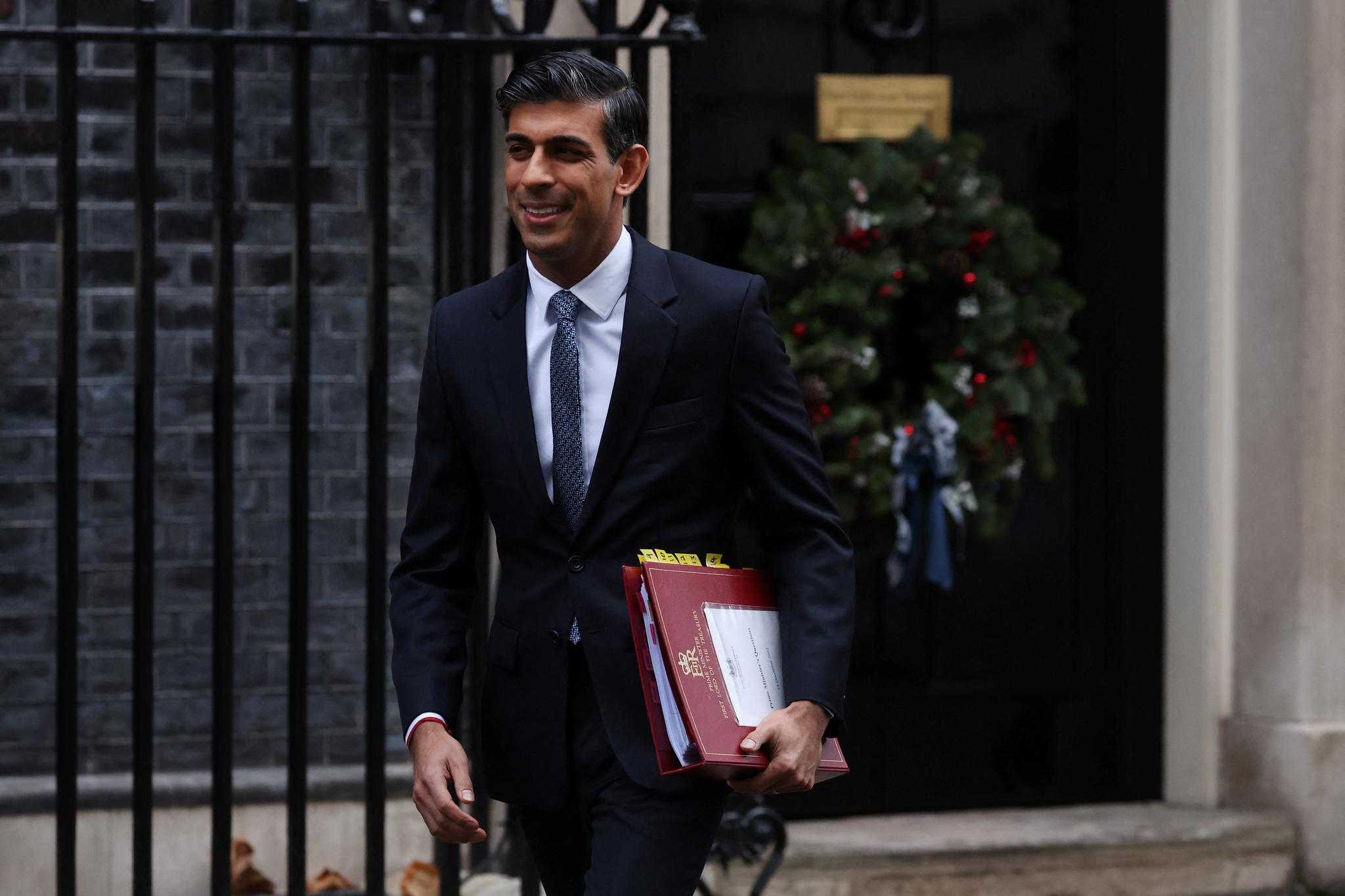 سەرۆک وەزیرانی بەریتانیا رێکاری نوێ بەرامبەر بە کۆچی نایاسایی دەگرێتەبەر