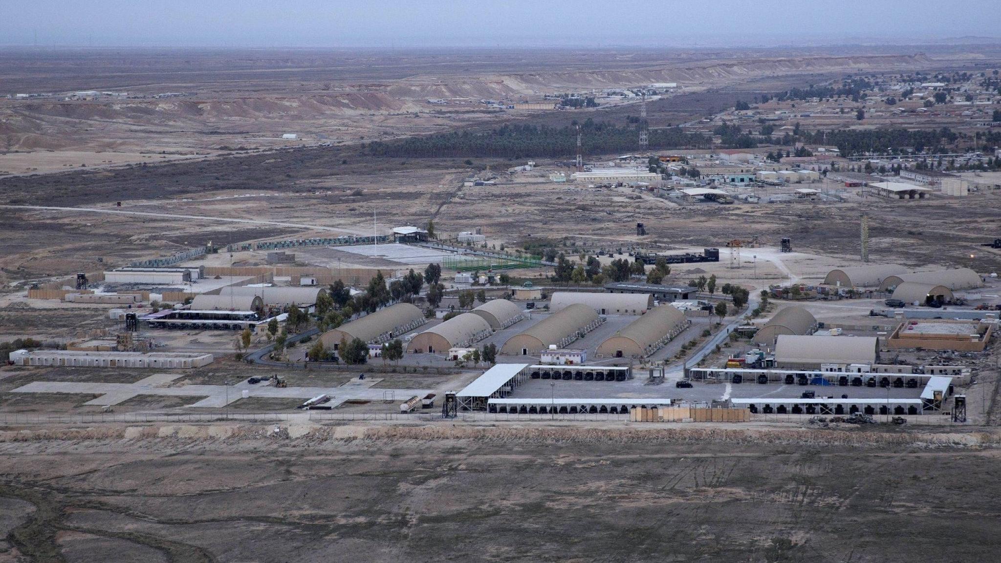 بە مووشەک ھێرشکرایە سەر بنکەی ئاسمانیی عەین ئەسەد