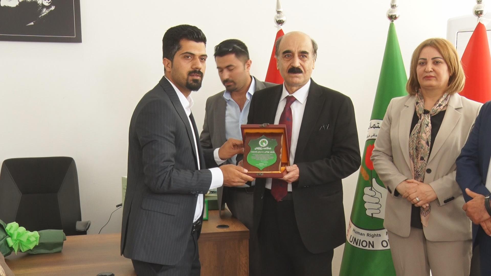 ئەنجومەنی سەرکردایەتی یەکێتی خەڵاتی ڕێزلێنانی بەخشییە بۆکان ھەڵەبجەیی