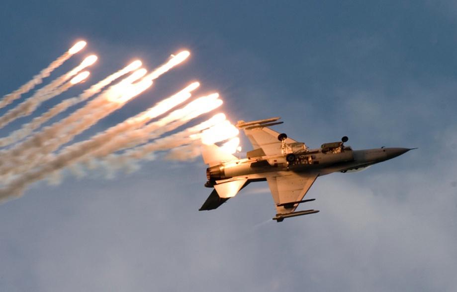 فڕۆکەیەک حەشدی شەعبی لە سنوری عێراق و سوریا بۆردومانکرد