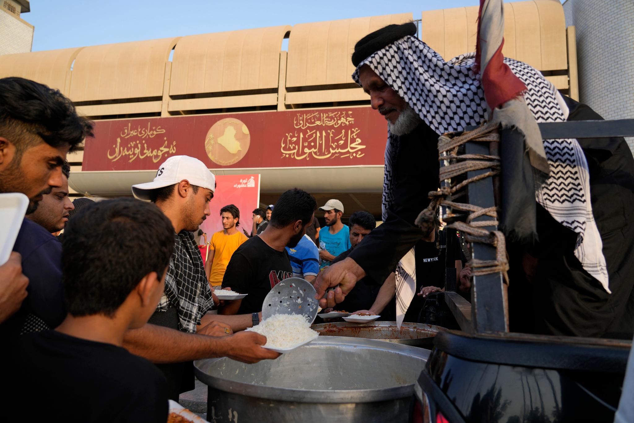 Lawmakers call for resumption of parliamentary sittings 