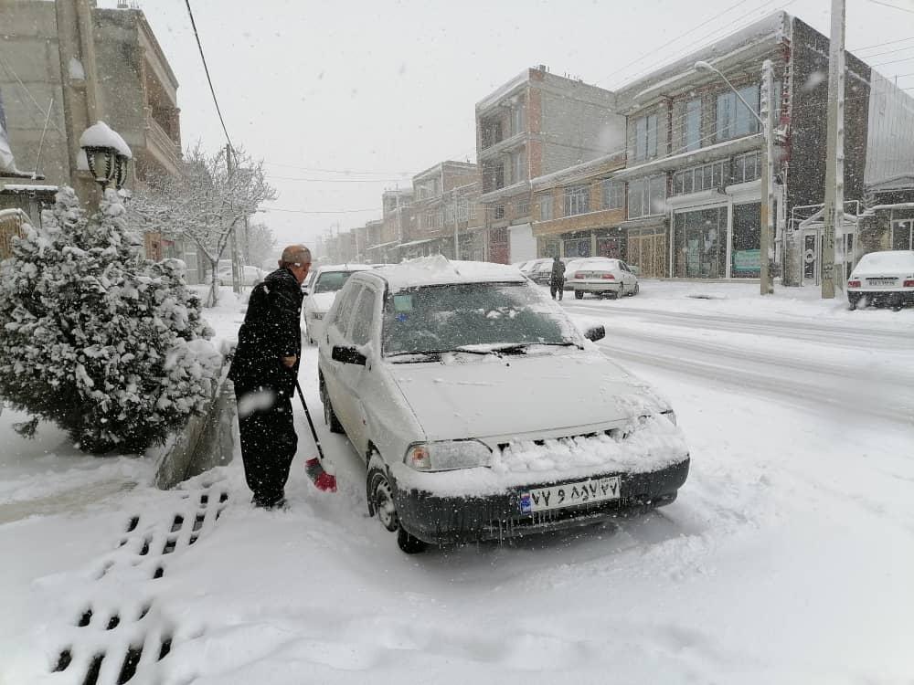 بەھۆی بەفربارین ئاستەنگی ھاتووچۆ لە خۆرھەڵاتی کوردستان دروستبووە