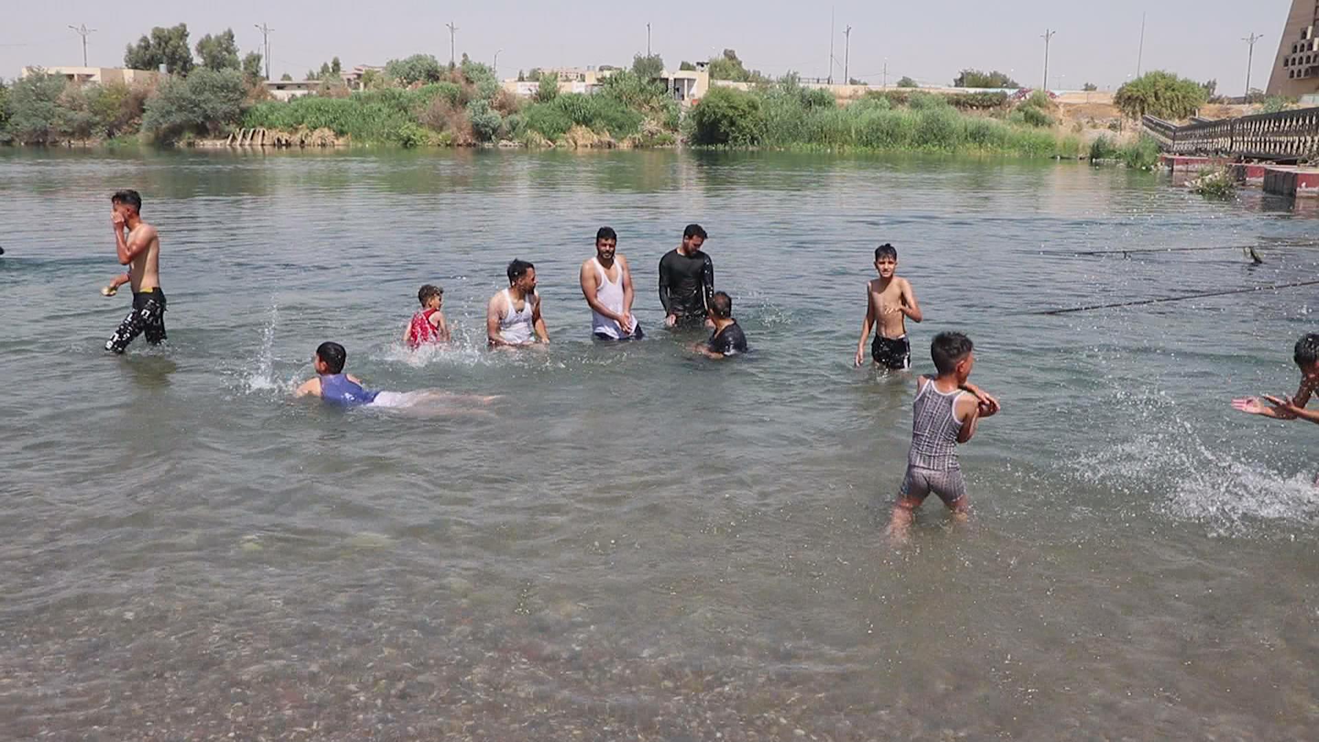 پلەی گەرمی لە موسڵ گەیشتووەتە ئاستێک جموجوڵی کڕیارانی لە بازاڕ کەمکردووە