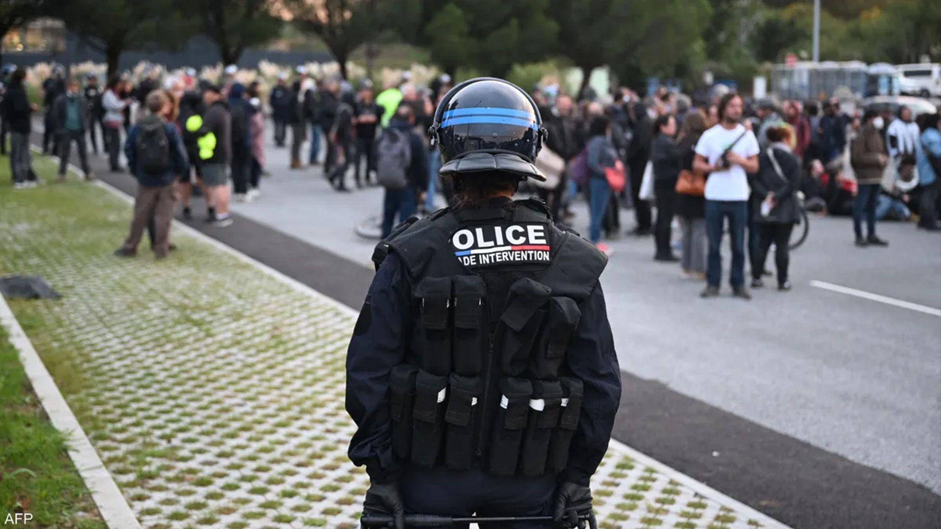 خۆپیشاندان بە دروشمی "با هەموو شتێک دابخەین" لە فەڕەنسا بەردەوامە