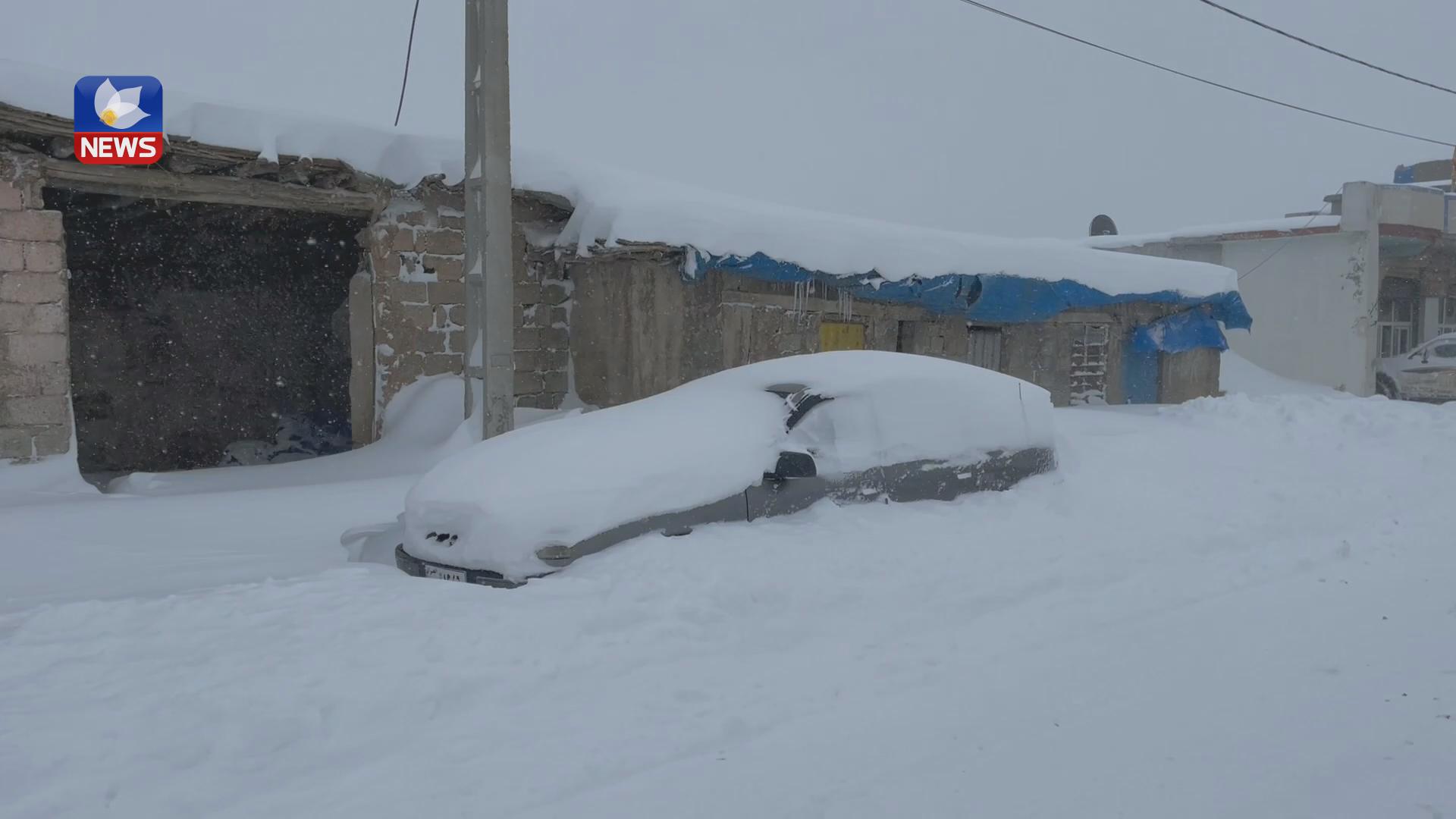 نزیكەی 70 سانتیمەتر بەفر لە حاجی ئۆمەران باریوە