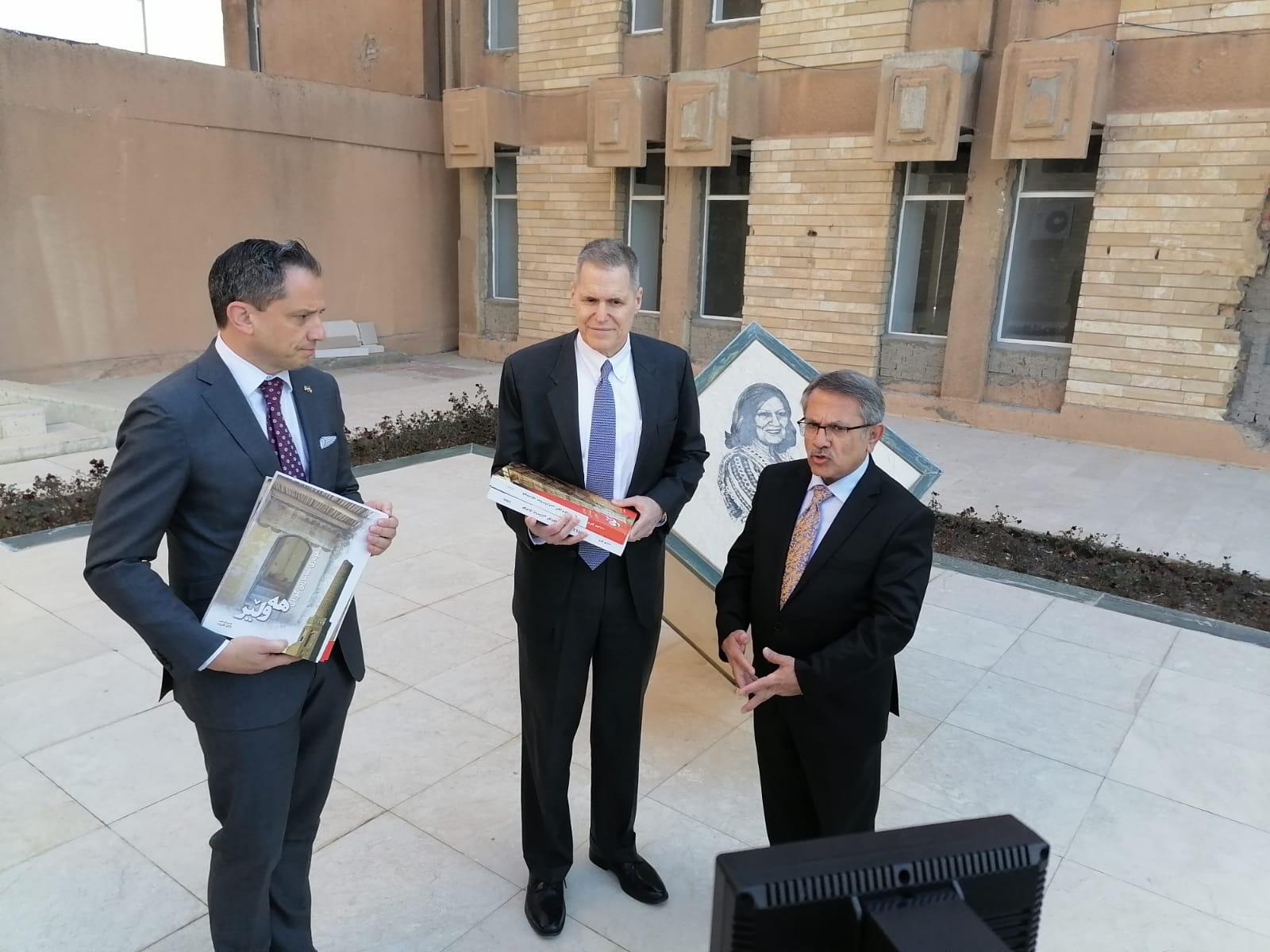 باڵیۆز و کونسوڵی ئەمریکا مۆزەخانەی نیشتمانی ئەمنە سورەکەیان بەسەرکردەوە