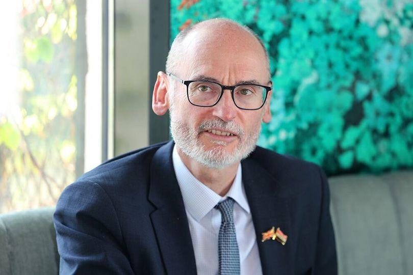 بريطانيا تعين سفيراً  جديداً لدى العراق خلفاً لستيفن هيتشن