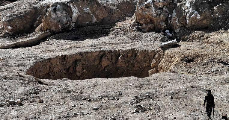 محافظ نينوى: اكثر من 4 الاف شخص داخل مقبرة الخسفة