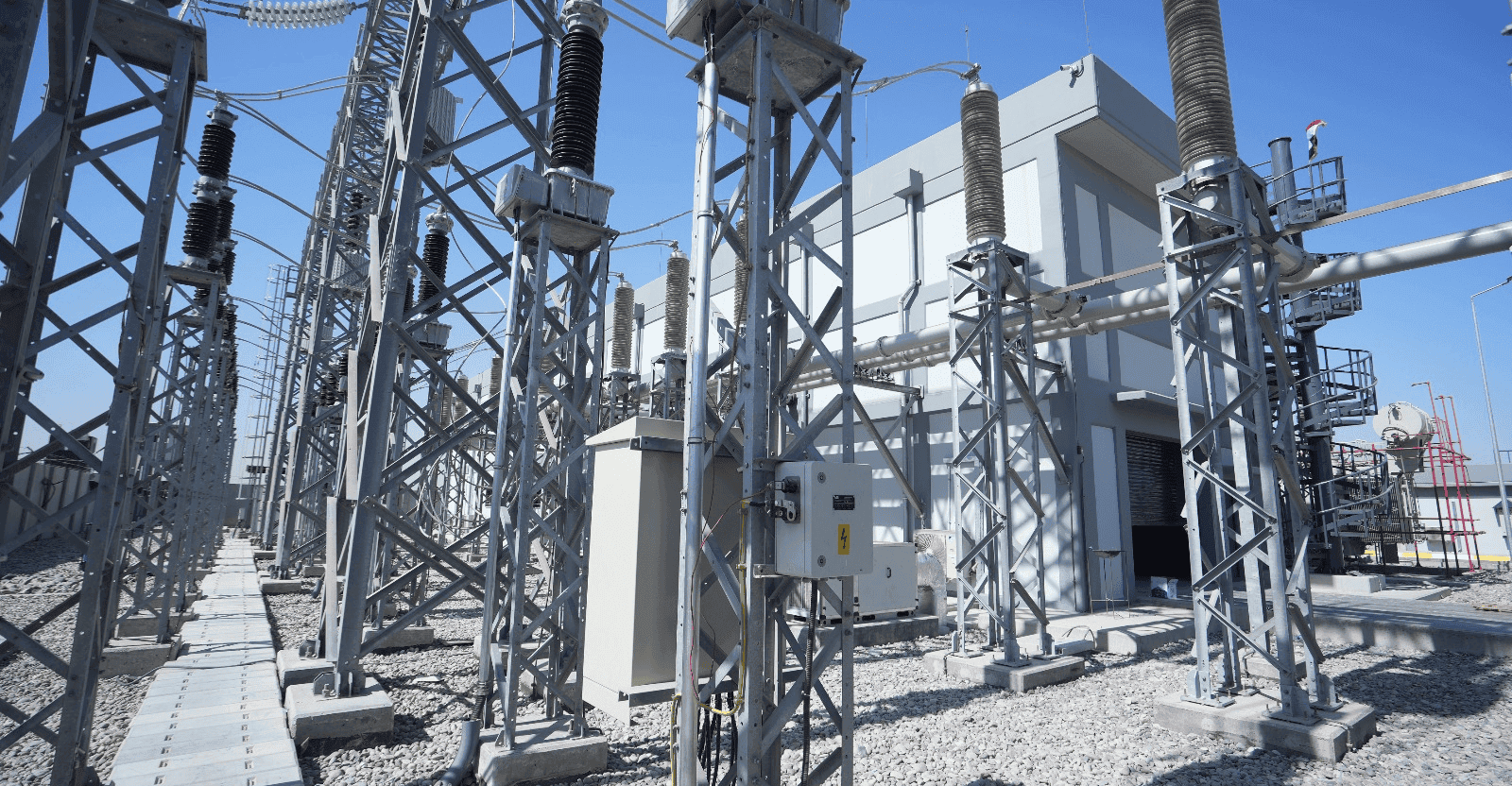 الكهرباء تستنفر بالدرجة القصوى لمواجهة الأحوال الجوية وهطول الأمطار
