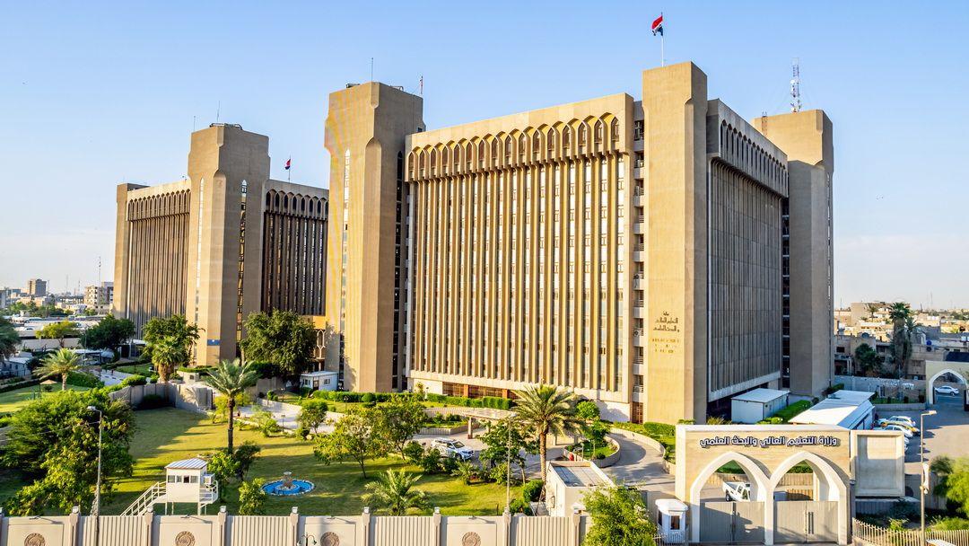 توجيه وزاري بتعيين (908) من حملة الشهادات العليا والأوائل