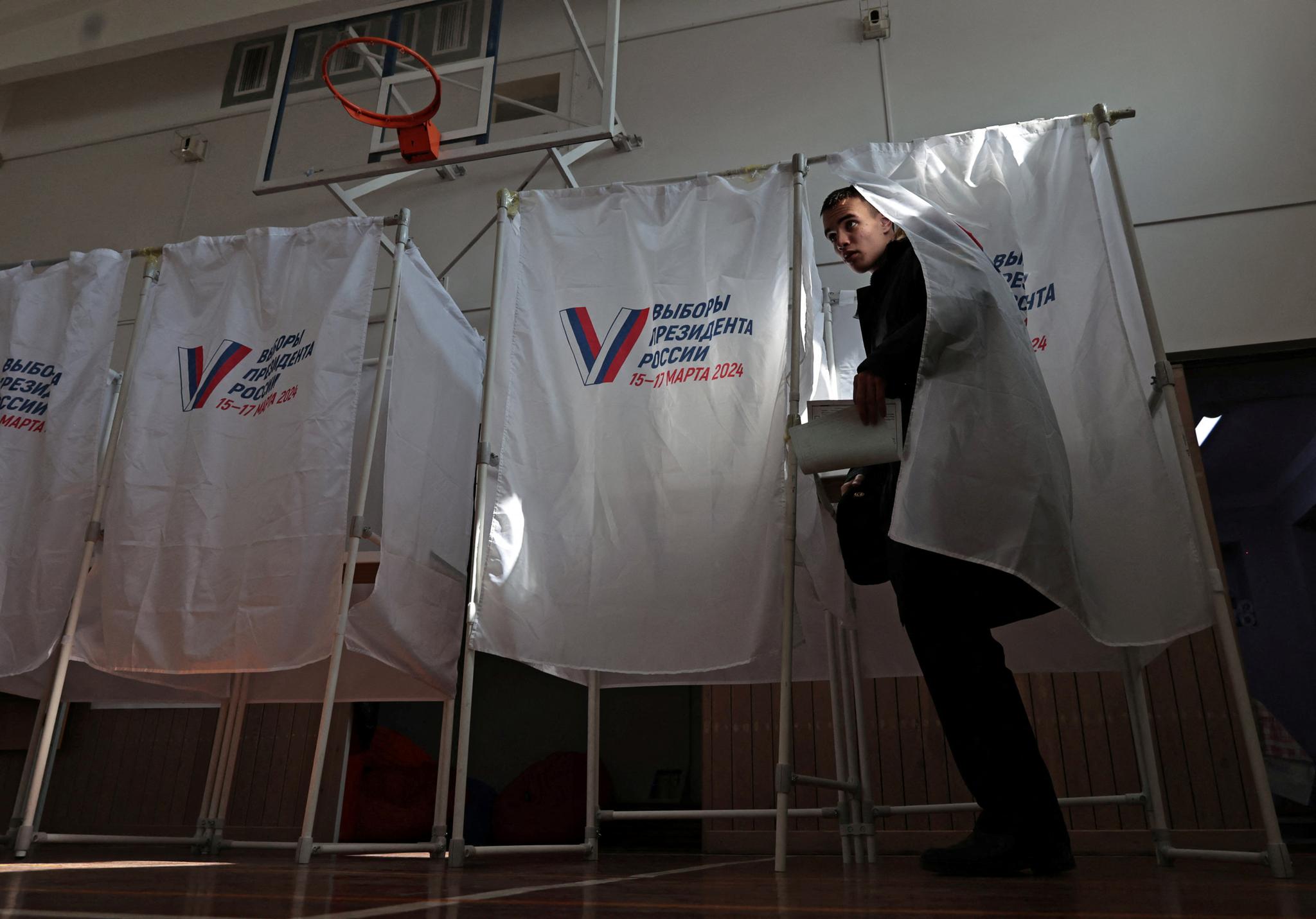 بۆ سێھەمین رۆژ ھەڵبژاردنی سەرۆکایەتی لە روسیا بەردەوامە 