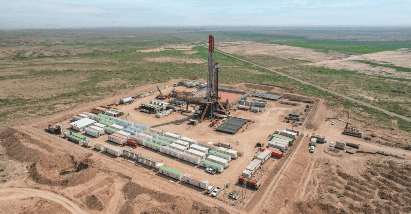 أسعار النفط تتراجع لتتجه نحو أول خسارة شهرية منذ نيسان